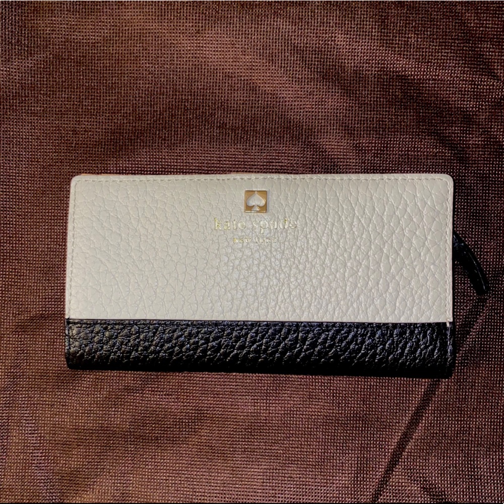 Kate Spade wallet in buttermilk and black